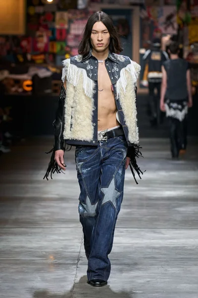 Look 48